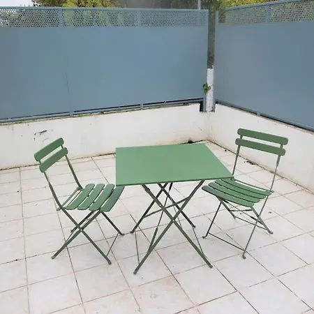 Le Moderne Avec Terrasse / Jo 2024